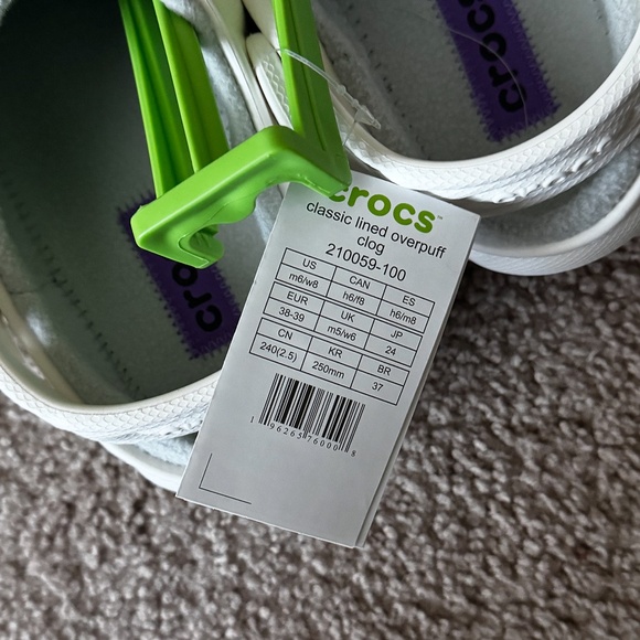 Crocs Classic Lined Overpuff Clog - White in Size 8 - Picture 4 of 5